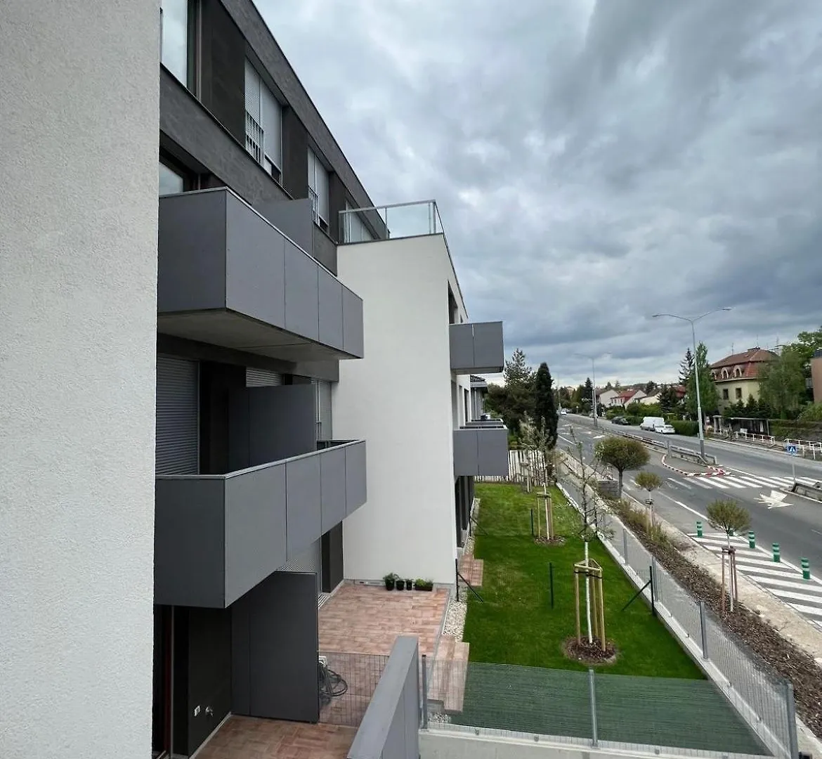 Bright & Cosy 1-Bedroom Apartment With Balcony Praga Repubblica Ceca