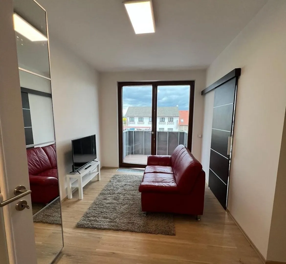 Contatti di Bright & Cosy 1-Bedroom Apartment With Balcony