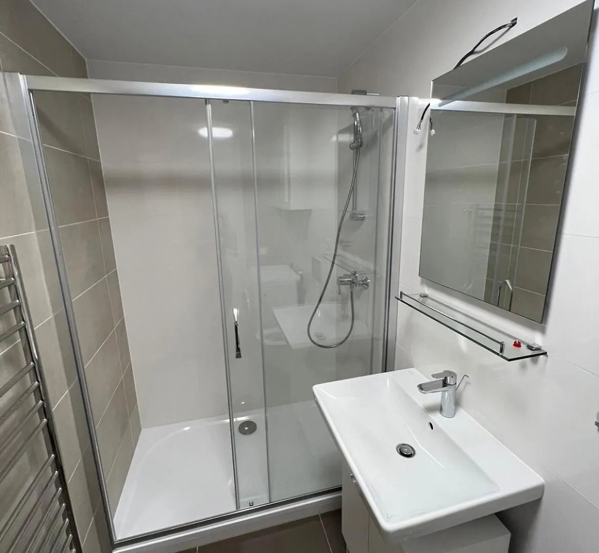 Bright & Cosy 1-Bedroom Apartment With Balcony Praga