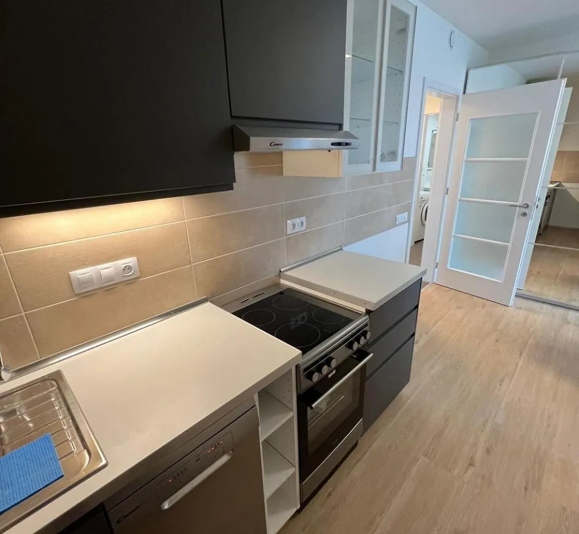 Bright & Cosy 1-Bedroom Apartment With Balcony Praga