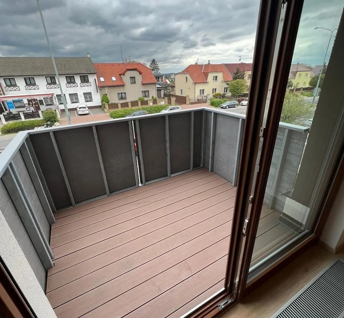 Bright & Cosy 1-Bedroom Apartment With Balcony Praga